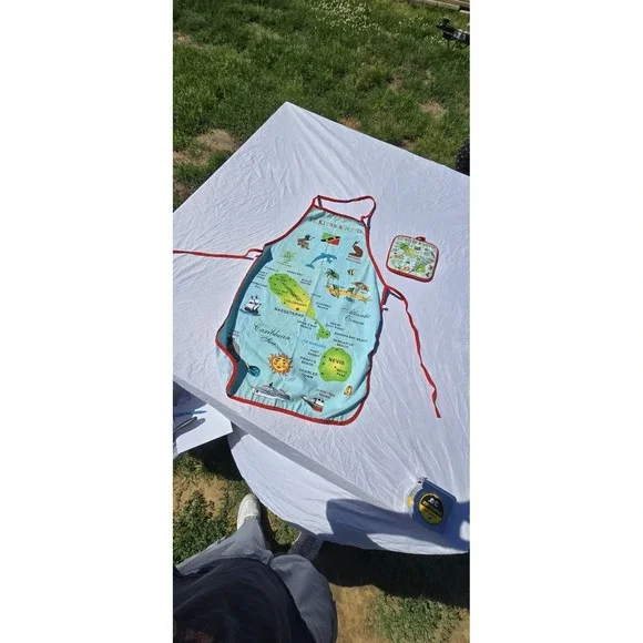 Rockin Gear St. Kitts and Nevis cotton souvenir map apron And Matching Mit