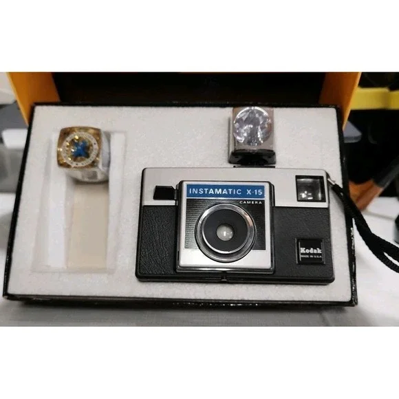 KODAK INSTAMATIC X-15‎ COLOR CAMERA OUTFIT 2 FLASH BULBS ORIGINAL BOX B2