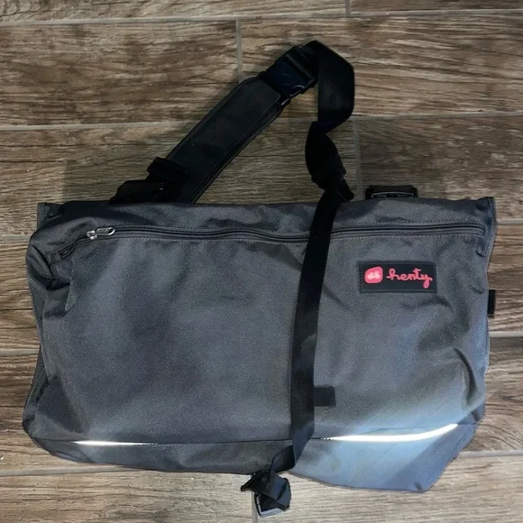 henty Wingman messenger garment bag motorcycle bicycle