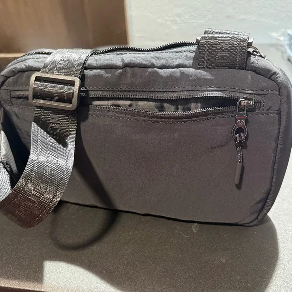 NWT-True Religion Porter Crossbody in black