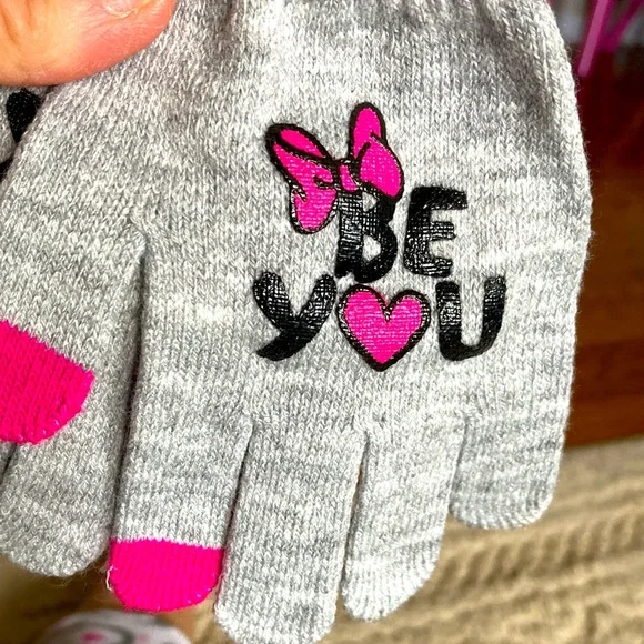 NWT kids Minnie Mouse mittens