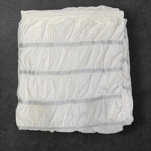 West Elm Queen‎ Duvet Cover White Ruched Metallic Silver