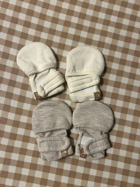 Goumi baby mittens