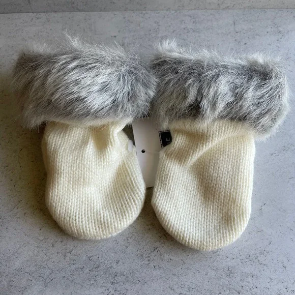 Janie and Jack Baby Girl Mittens Size 6 to 12 Months