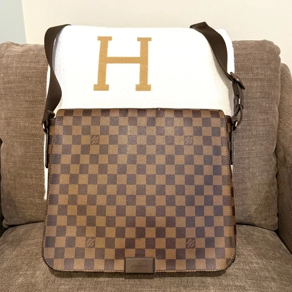 Authentic Louis Vuitton Damier Ebene Brooklyn messenger bag N41212 unisex MM