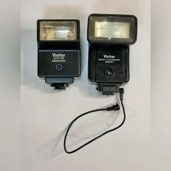 Vivitar 2500 Zoom Thyristor Flash & Auto 30D Dedicated Camera Flash Lot