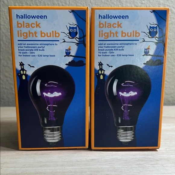 Halloween Party Black Light Bulb - Vibrant Purple Glow