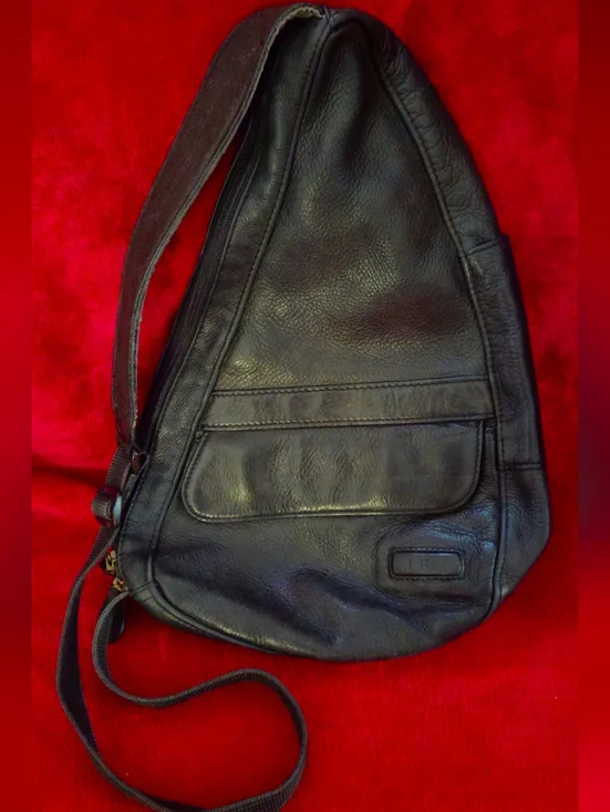 L.L. Bean Traveler Ameri Bag Black Leather Sling Messenger Bag