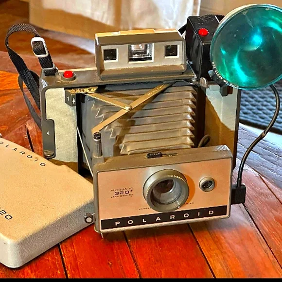 Polaroid 320 Instant Pack Film Land Camera