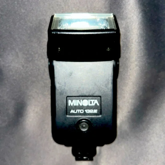 MINOLTA AUTO 132X ELECTROFLASH SHOE MOUNT PHOTO CAMERA BOUNCE AUTOMATIC