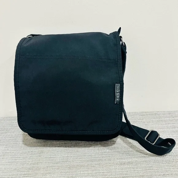 Fossil Crossbody Purse Black‎ Nylon Messenger Bag Y2K Travel Lightweight