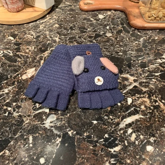 Adorable kids gloves