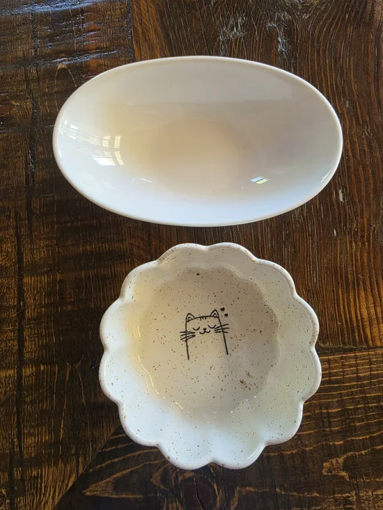 Pacifica Petwear Whimsical Cat Speckled Scalloped Ceramic Bowl -White Oval Dish