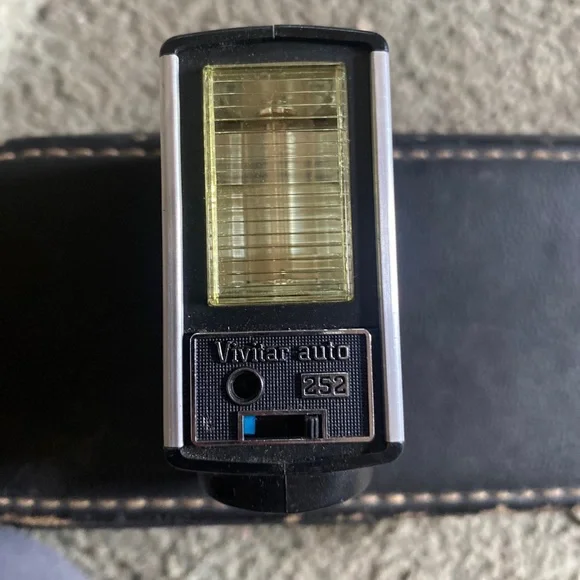 Vivitar Auto 252