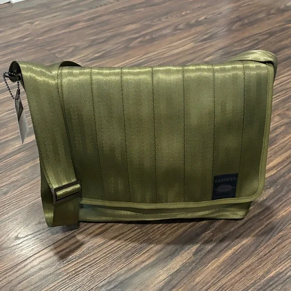 NWT- Harveys Forest Green Men’s Messenger Bag