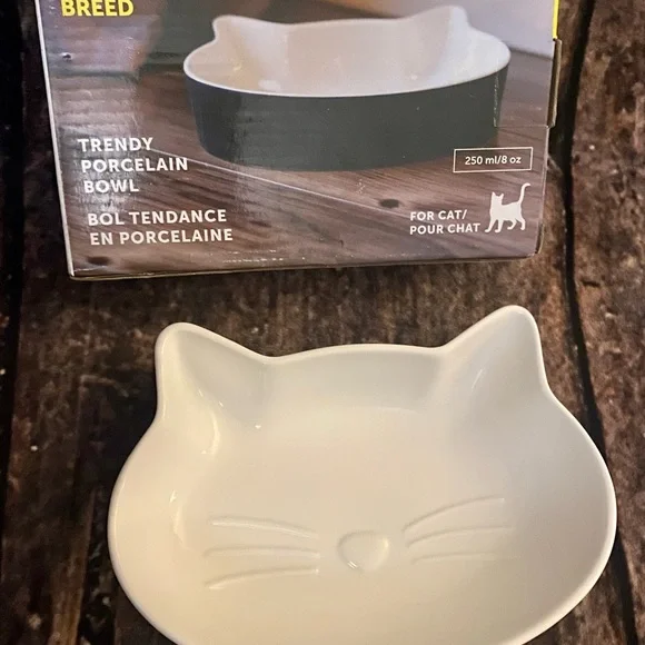 BeOneBreed, Cool Bowl - Cat Face (Antibacterial Properties To Keep Water Fresh)