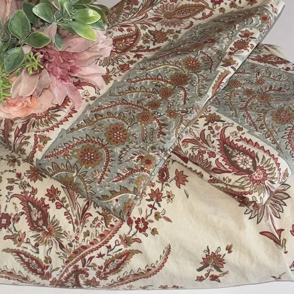 Pottery Barn FULL/QUEEN DUVET PAISLEY RED CREAM AND BLUE 2 Euro Shams