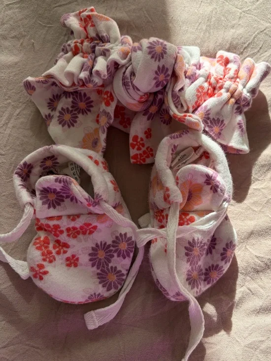 Like new Kate Quinn 100% cotton Baby Bootie and headband Set, size 6-12 month