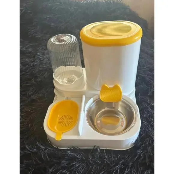 Pet feeder