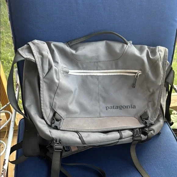 Patagonia Gray Messenger Bag with Sleek Design