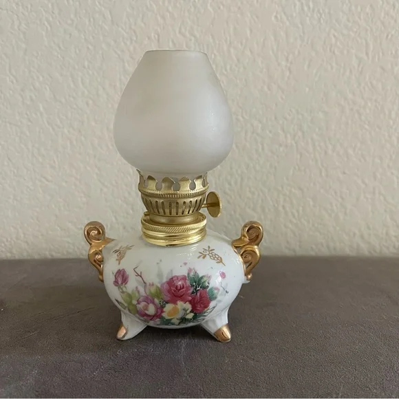 Vintage Japan porcelain kerosene table lamp