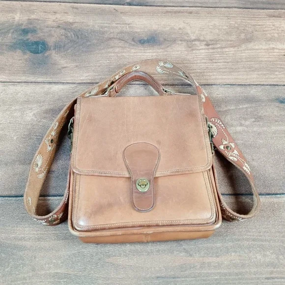 Vintage Coach Purse clasp brown messenger bag with handle and flower stap5942