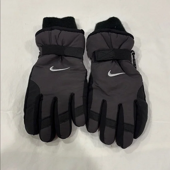 Nike Black and Gray Winter Gloves