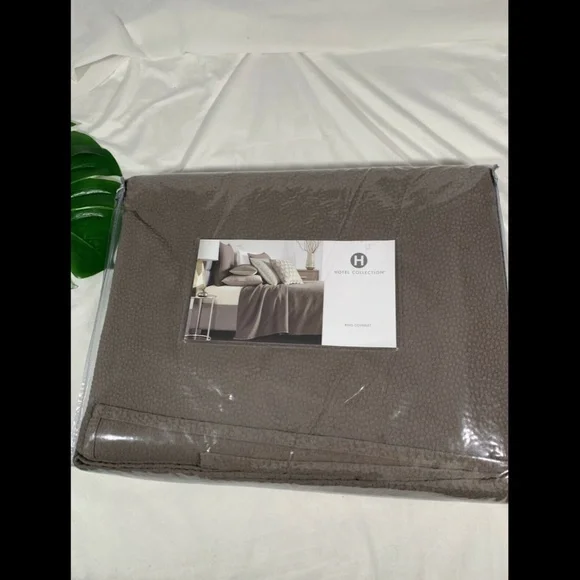 NIB Hotel Collection Como (1) King‎ Coverlet Blanket +(2) King Shams