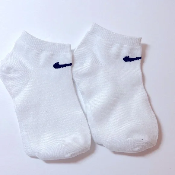 2 pair Nike Kids Logo Socks (Infant/toddler) White 12-24 Months