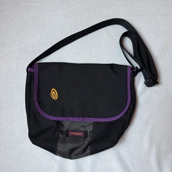 Timbuk2 Classic Crossbody Messenger Bag Nlack Purple Trim Adjustable Strap Bike