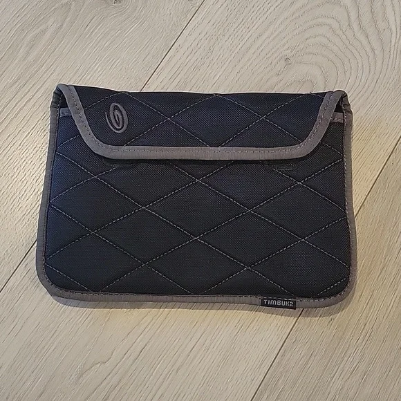 Timbuk2 case