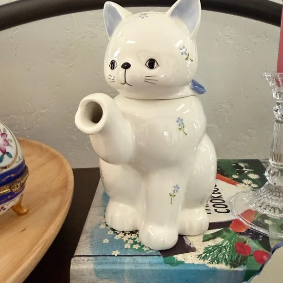 Ceramic Cat Teapot - White Floral
