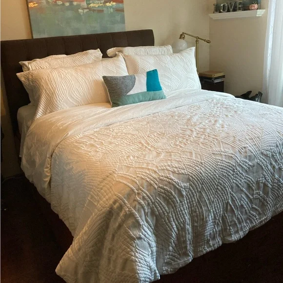 West Elm White full/queen duvet and matching shams