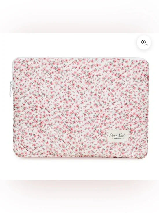 New Moon Nude Quilted Floral laptop sleeve - Pink & White