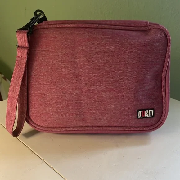 NWOT Be Unique Be Myself Electronic Organizer/Travel Gadget Bag‎