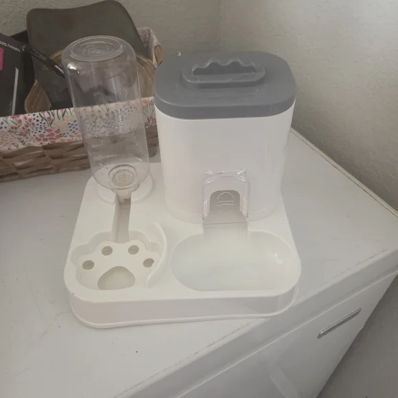 Pet Feeding Station with Water Dispenser