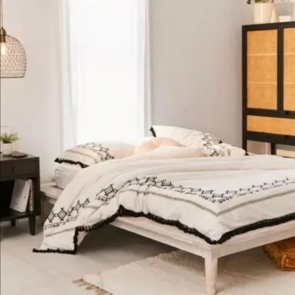 Urban Outfitters Dara Border Print Tassel Duvet Cover sz Full/Queen
