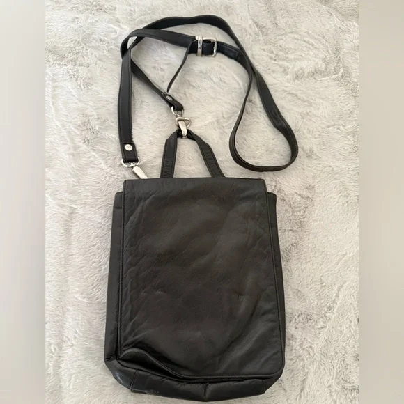 Pelle Studio Black Leather Messenger Bag mens ,Women’s