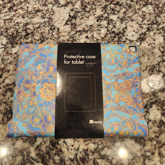 BNWT Fintie iPad Pro 1st/2nd Generation Rotating Shades Of Blue Tablet Case