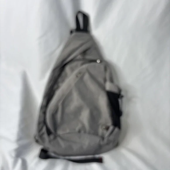 Outdoor Master Crossbody Bag Gray Black Travel Thick Strap Zipper Close‎ Pockets