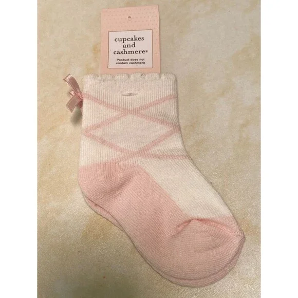NWT Cupcakes and Cashmere Ballet Baby Girl 12 Months Sock Set with Bow at Back