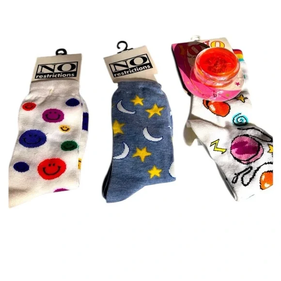 Novelty Socks for Tween Girls. Smiley Faces, Stars and Moon & Yo Yos. Size=9/11