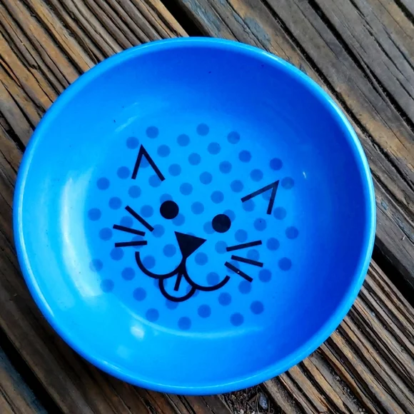 Cat food bowl