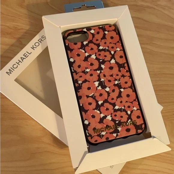 Michael Kors iPhone 7/8 Snap on case in peach and pink flowers