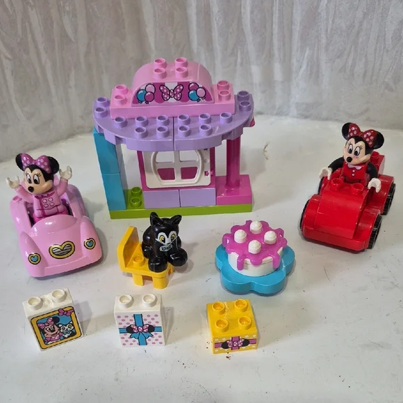 Lego Duplo Minnie Mouse Pink and Red Playset. Gently Used,nice Condition