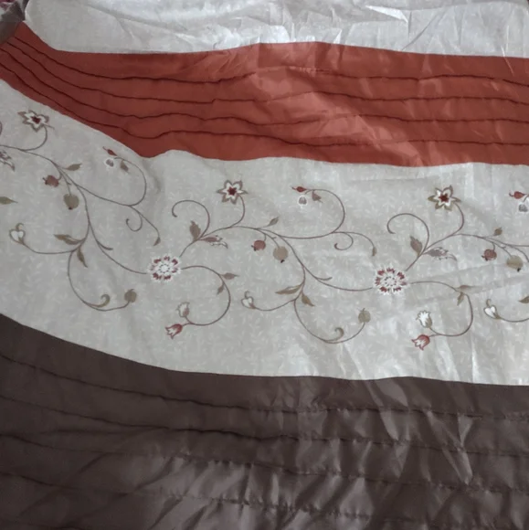 ONE cover Comforter Embroidered Queen satin