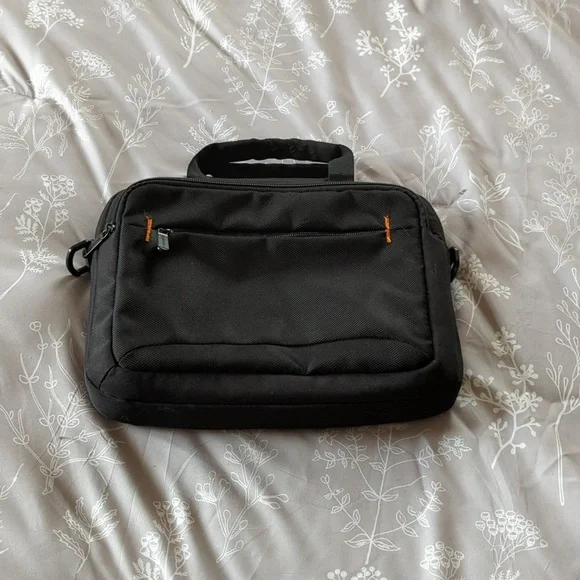 Amazon Basics tablet carrier