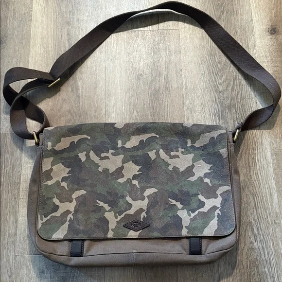 Fossil cotton twill camo messenger bag briefcase