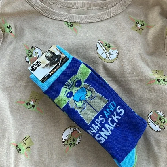 DISNEY Star‎ Wars NWT Mandalorian Crop top size XL and Socks