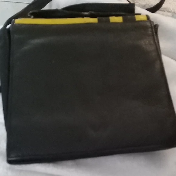 Womans Leather Yellow and Black Striped Crossbody Bag Strap Is Broke
